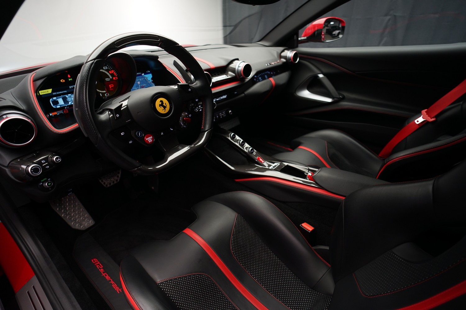 FERRARI 812 Superfast *NOVITEC* *Garantie* *CH-Fahrzeug*-image-13