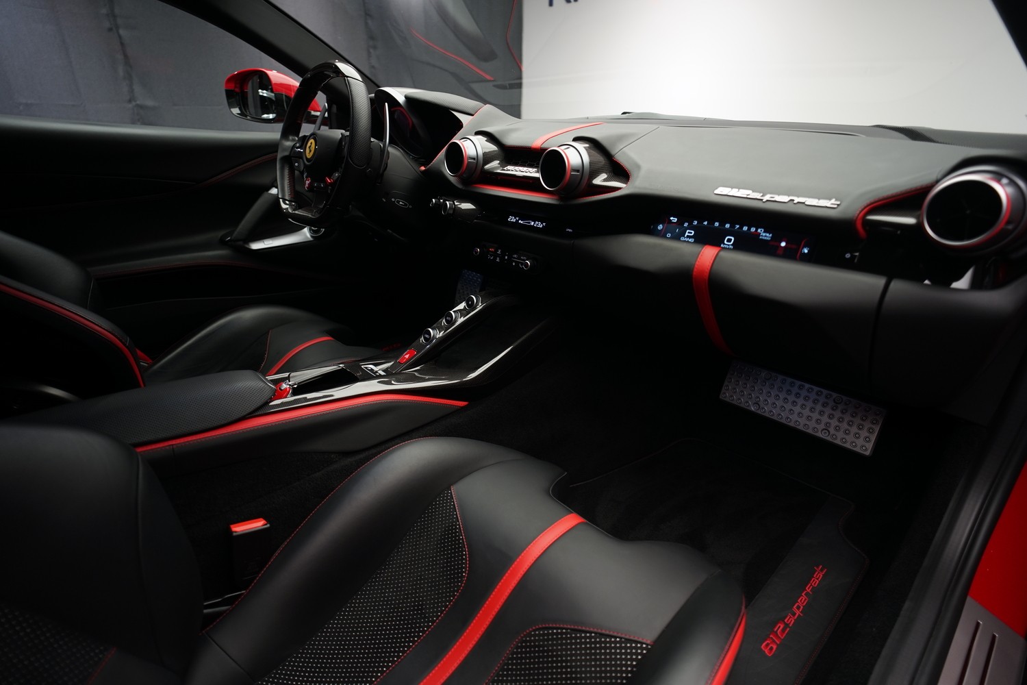 FERRARI 812 Superfast *NOVITEC* *Garantie* *CH-Fahrzeug*-image-15