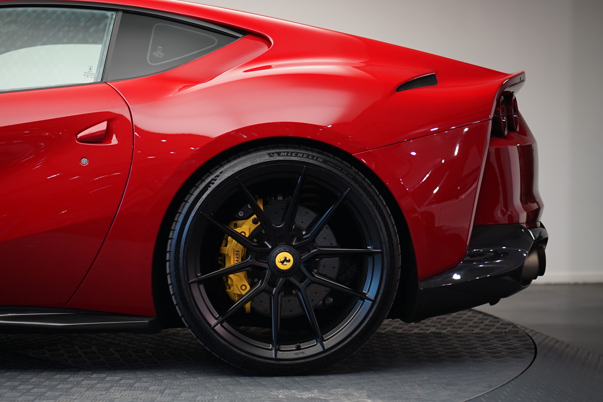 FERRARI 812 Superfast *NOVITEC* *Garantie* *CH-Fahrzeug*-image-10