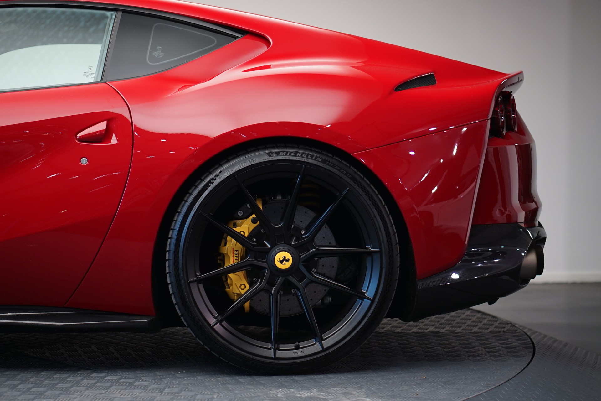 FERRARI 812 Superfast *NOVITEC* *Garantie* *CH-Fahrzeug*-image-11