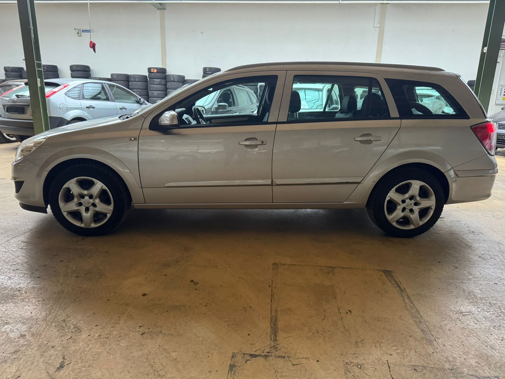 OPEL Astra Caravan 1.6i 16V Enjoy-image-4