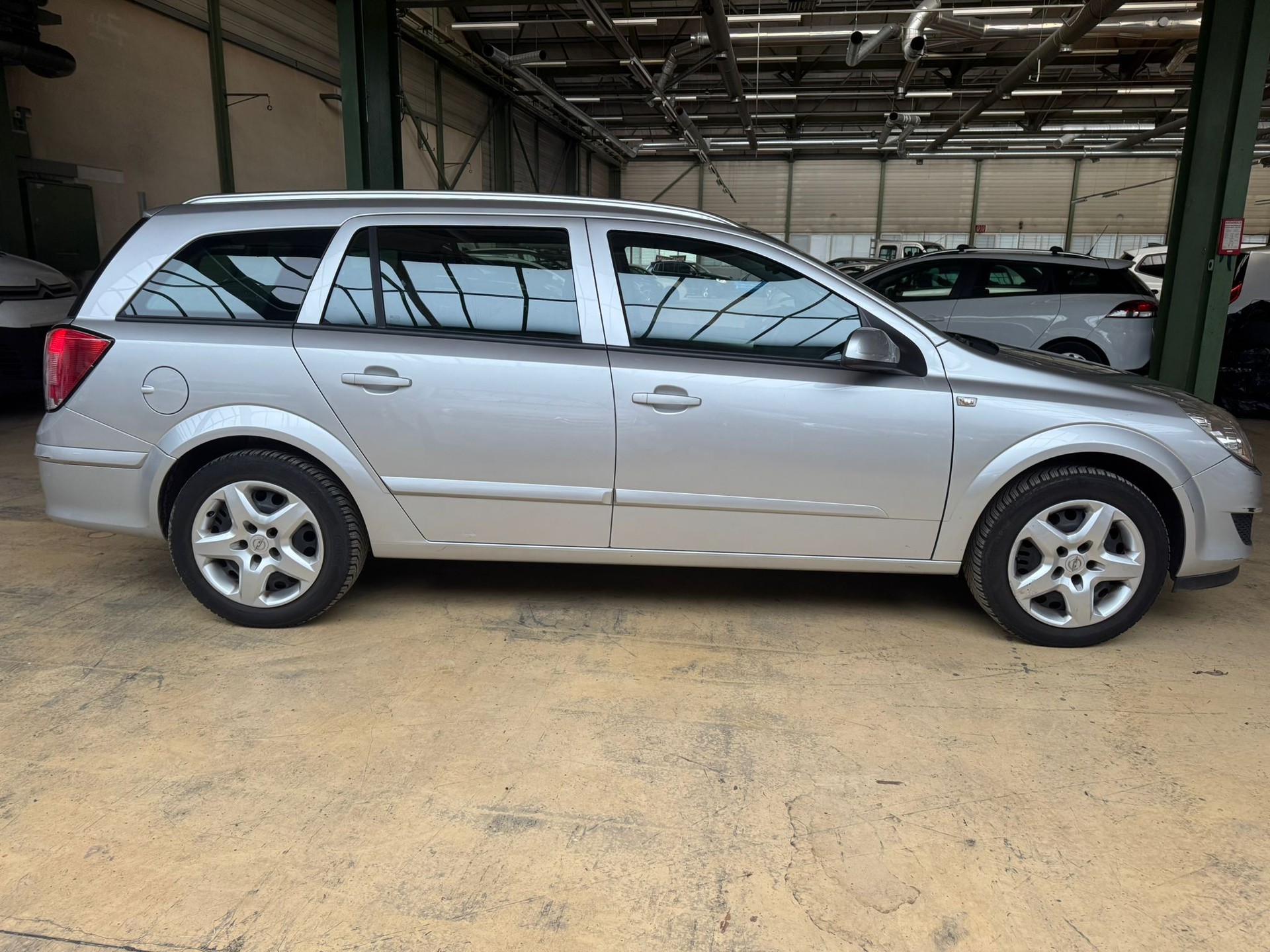 OPEL Astra Caravan 1.6i 16V Enjoy-image-3