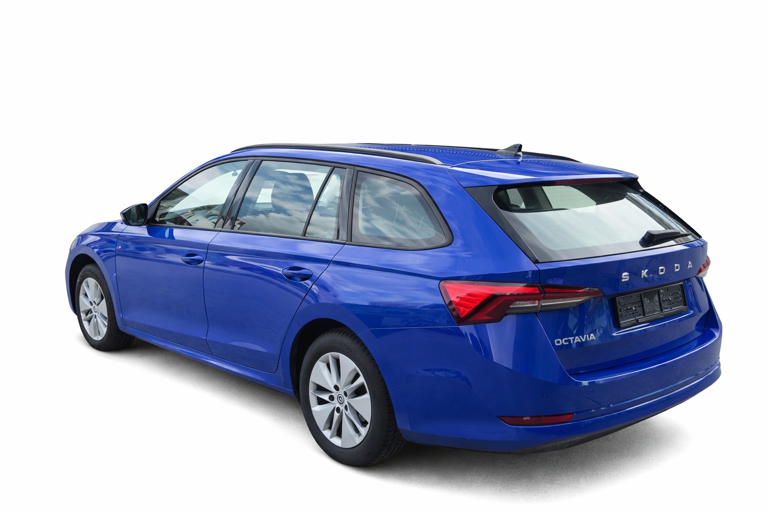 SKODA Octavia Combi 2.0 TDI DSG Ambition-image-2