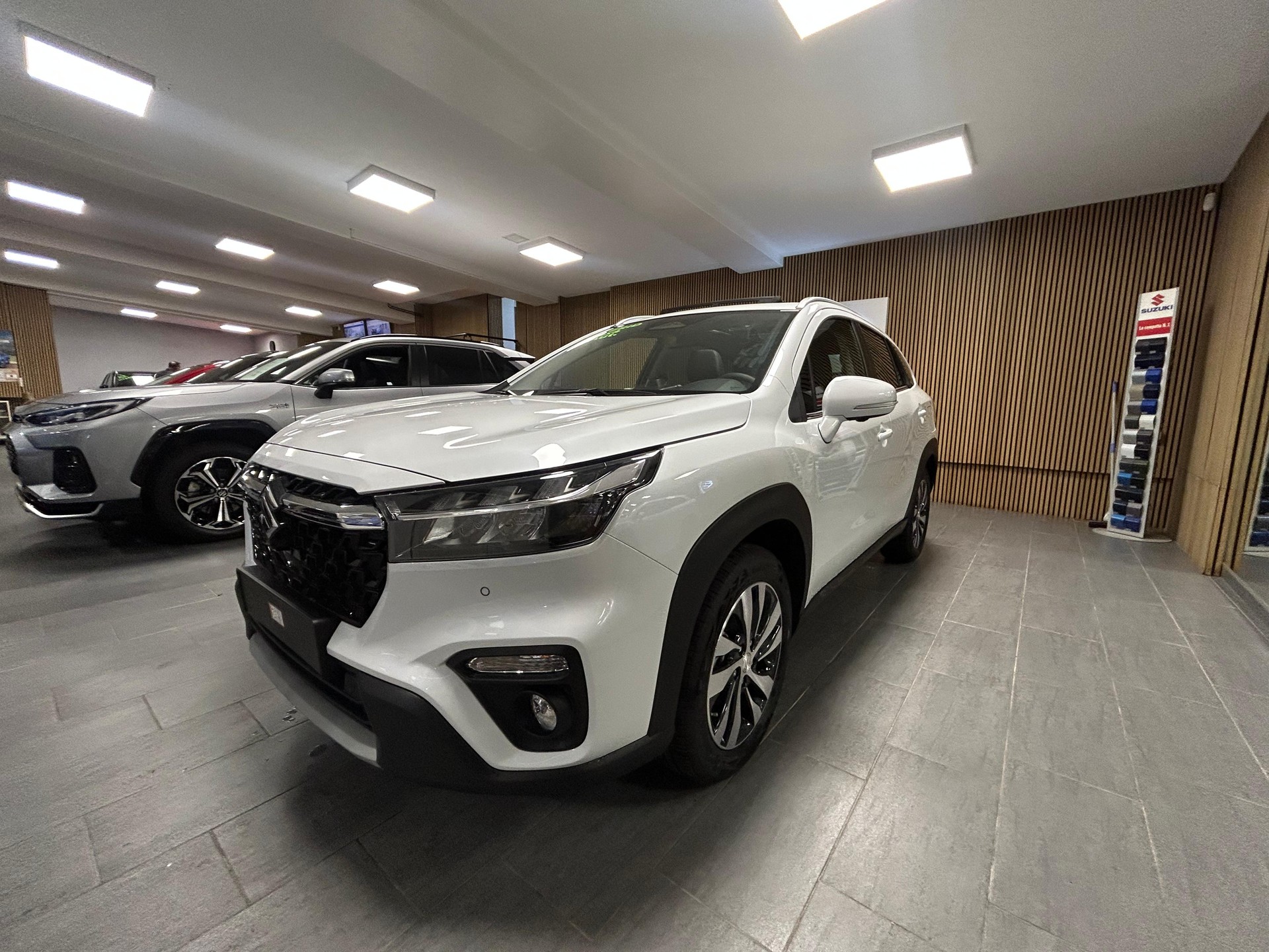 SUZUKI S-Cross 1.4 T Compact Top Hybrid 4x4-image-5