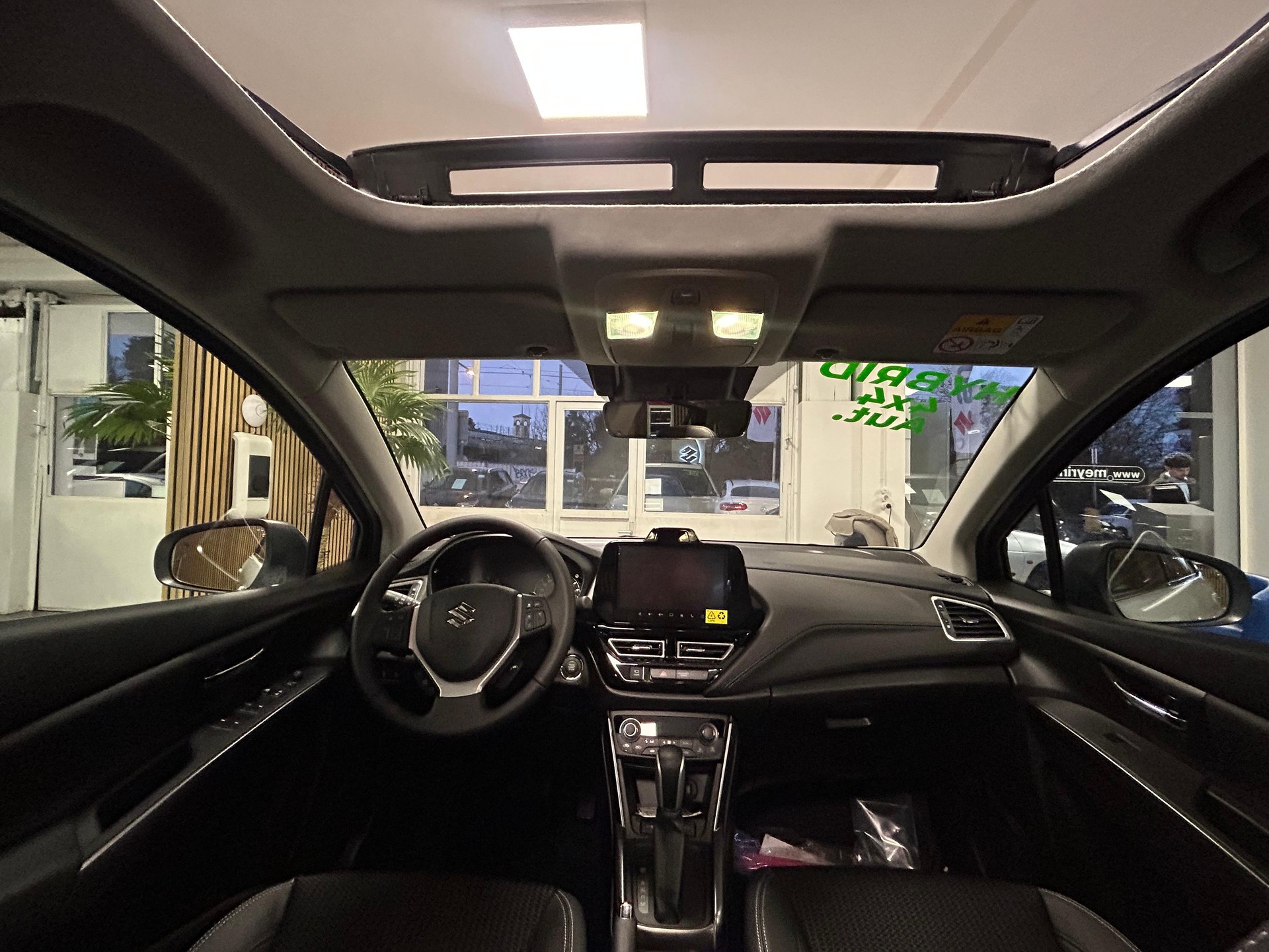 SUZUKI S-Cross 1.4 T Compact Top Hybrid 4x4-image-9