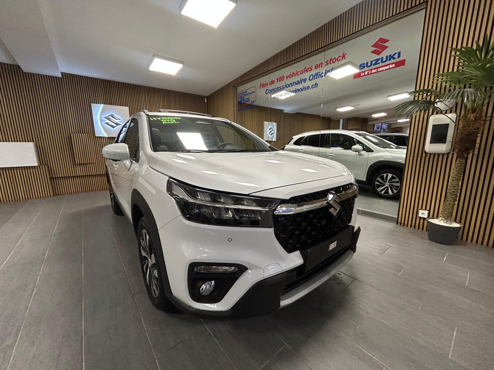 SUZUKI S-Cross 1.4 T Compact Top Hybrid 4x4-image-3