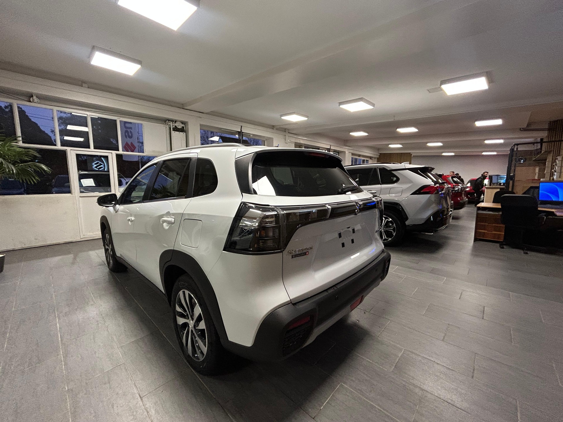 SUZUKI S-Cross 1.4 T Compact Top Hybrid 4x4-image-6