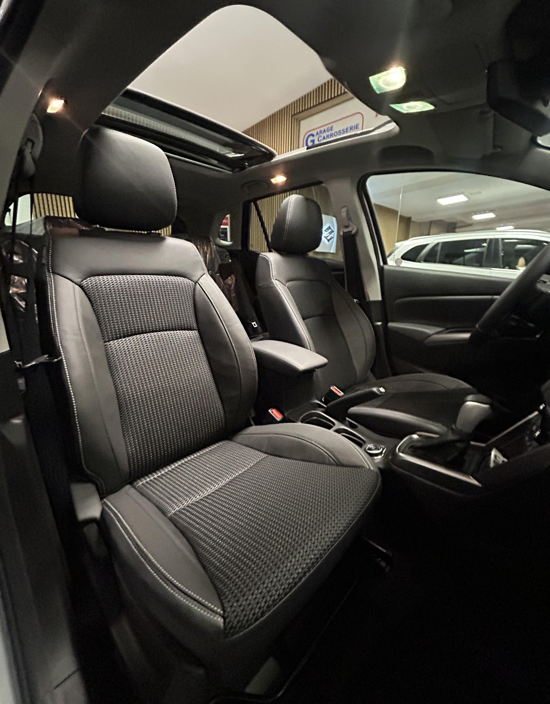 SUZUKI S-Cross 1.4 T Compact Top Hybrid 4x4-image-17