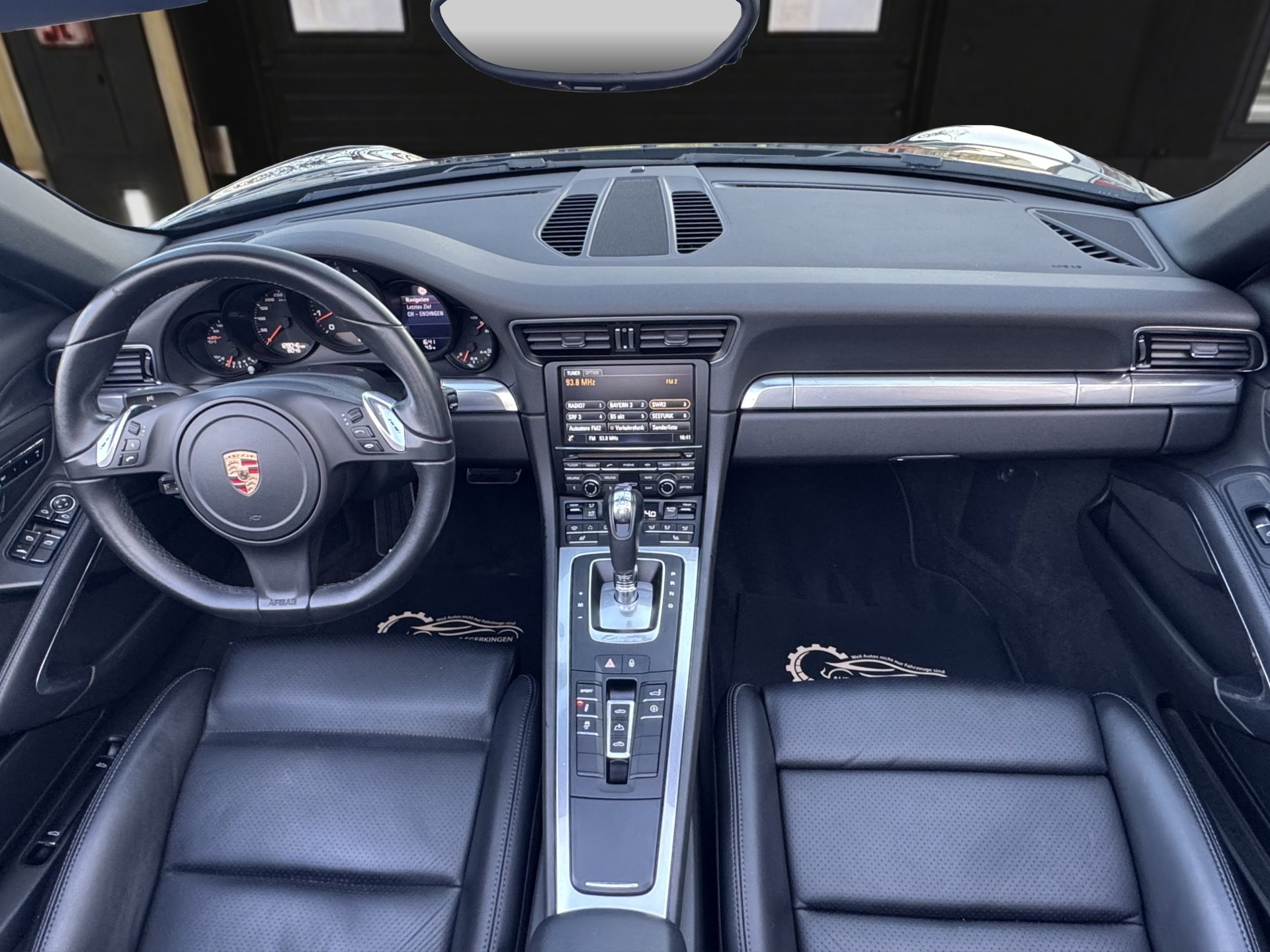 PORSCHE 911 Cabriolet 3.4 Carrera 4 PDK-image-12