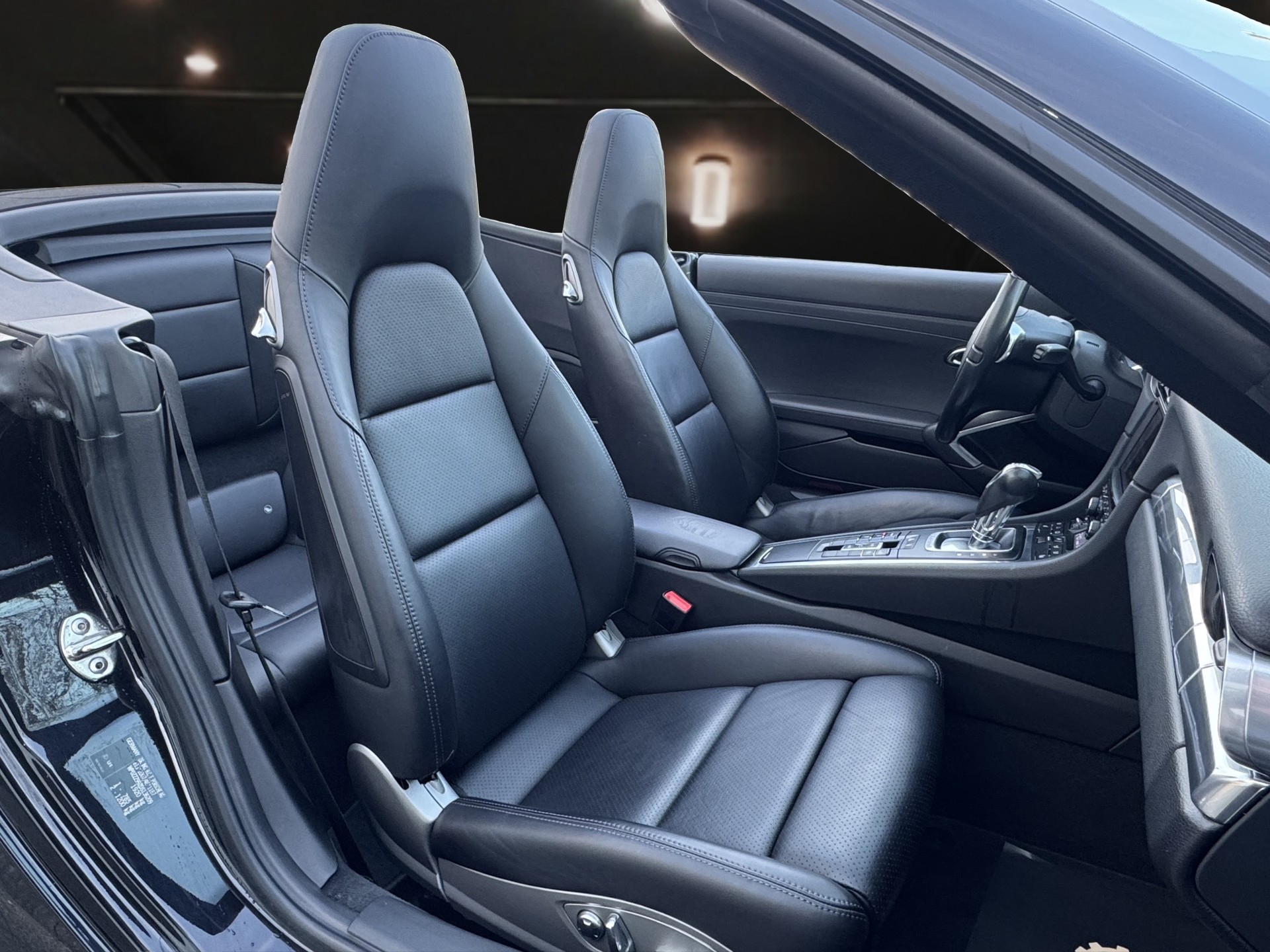 PORSCHE 911 Cabriolet 3.4 Carrera 4 PDK-image-11