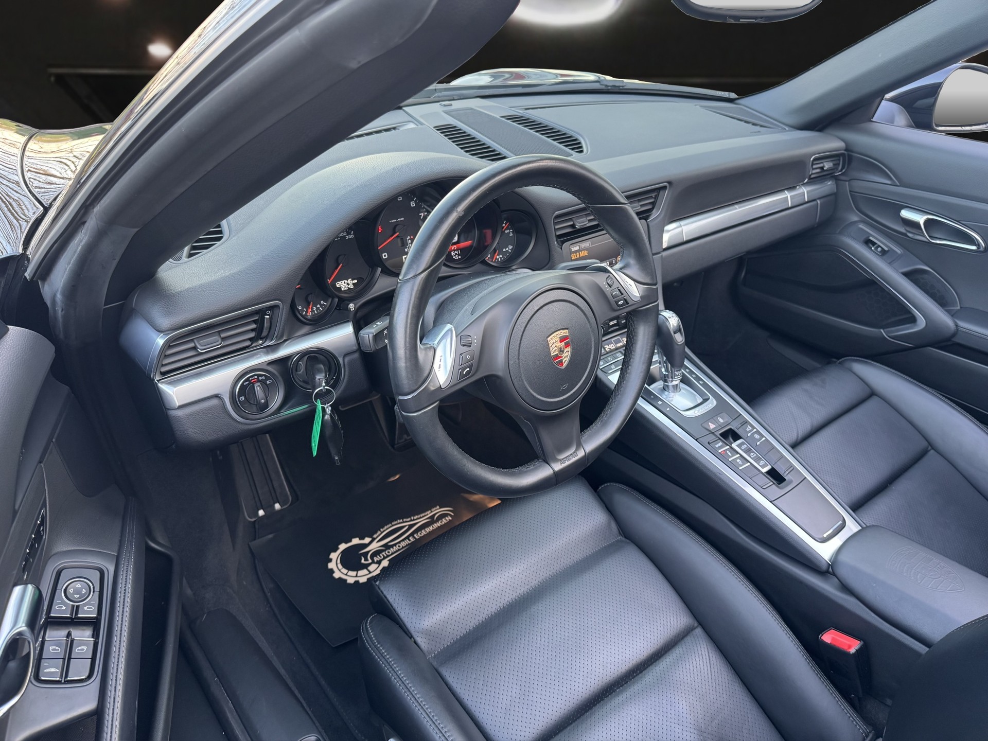 PORSCHE 911 Cabriolet 3.4 Carrera 4 PDK-image-10
