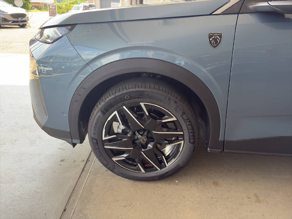 PEUGEOT 3008 1.2 Hybrid GT-image-9