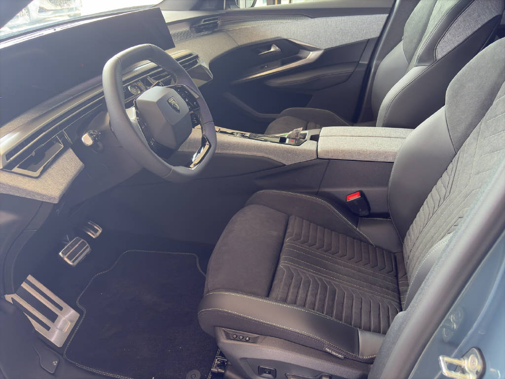 PEUGEOT 3008 1.2 Hybrid GT-image-4