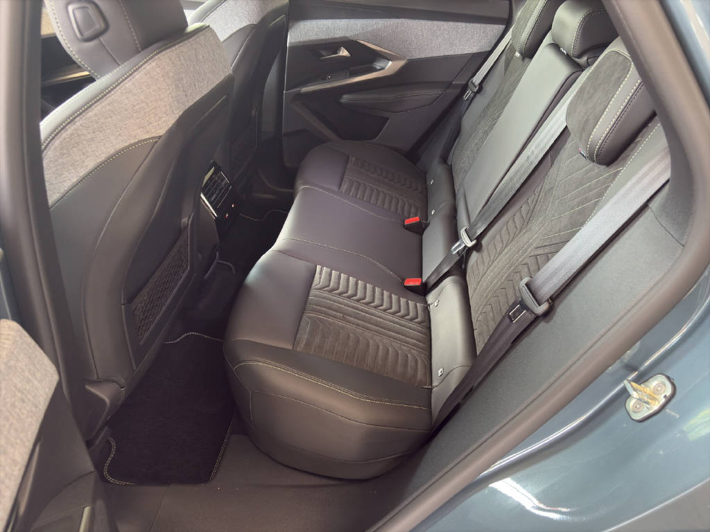 PEUGEOT 3008 1.2 Hybrid GT-image-7