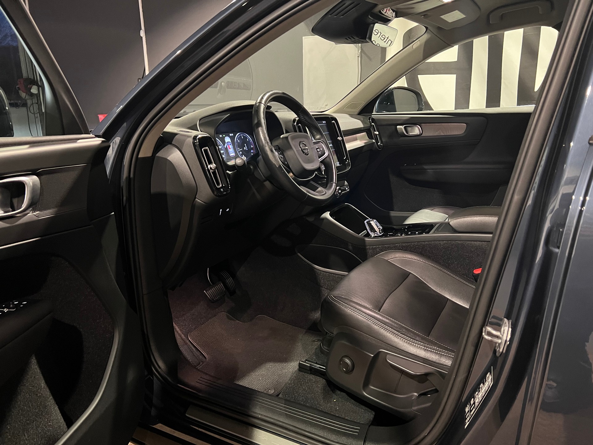 VOLVO XC40 D3 AWD Inscription Geartronic-image-10
