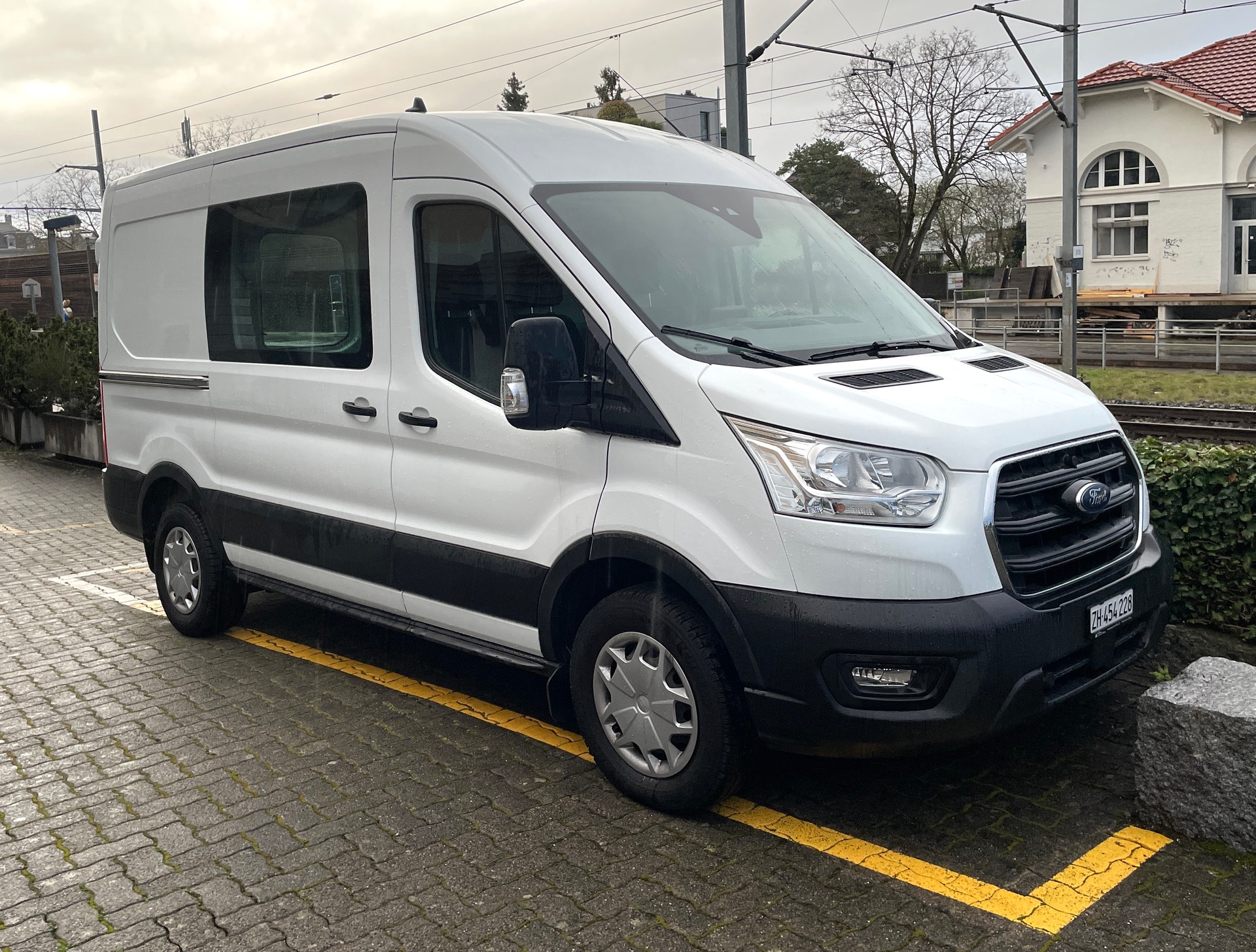 FORD Transit Van 350 L2 Ambiente 2.0 TDCi 185 FWD A-image-0