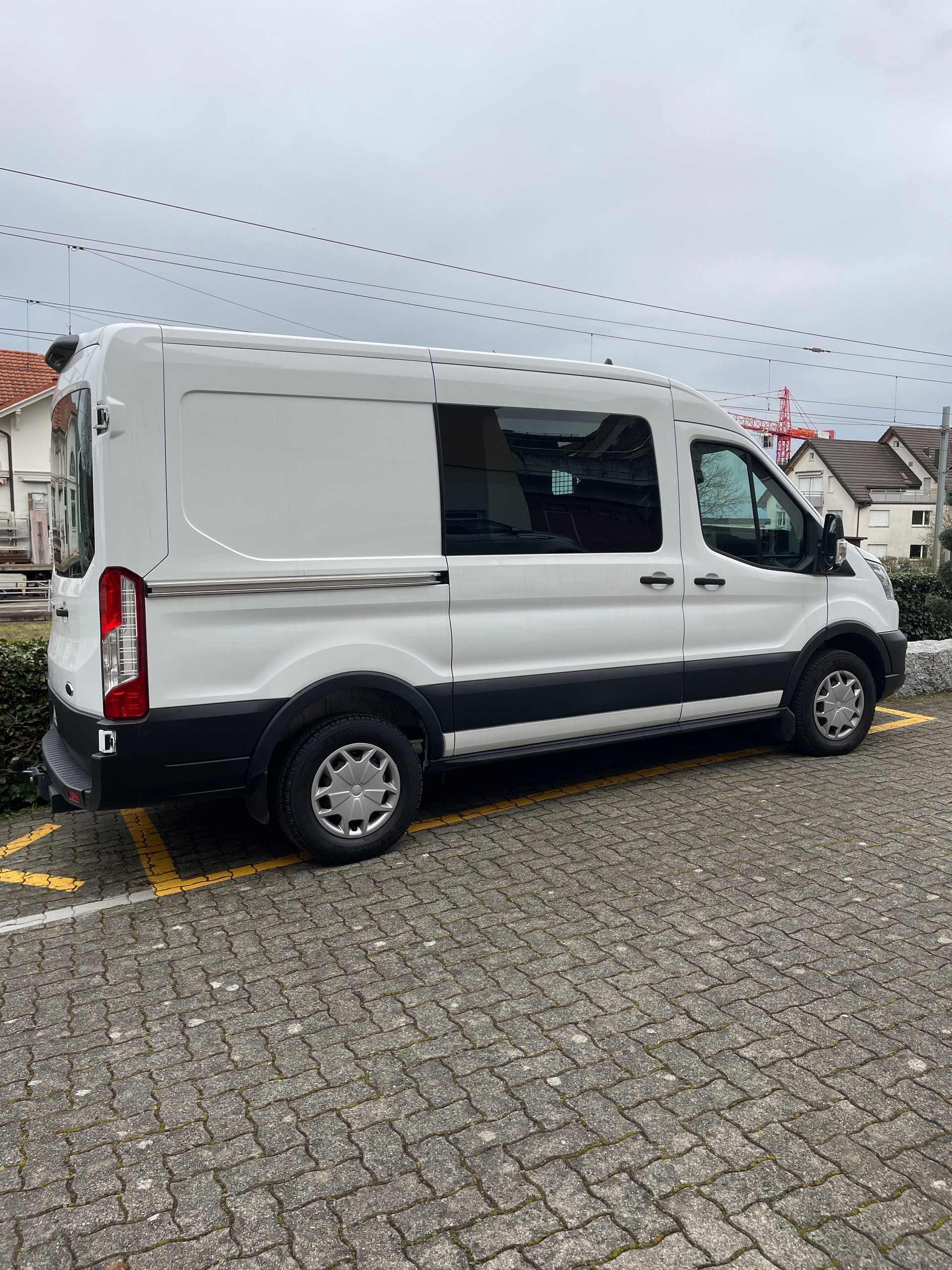 FORD Transit Van 350 L2 Ambiente 2.0 TDCi 185 FWD A-image-2