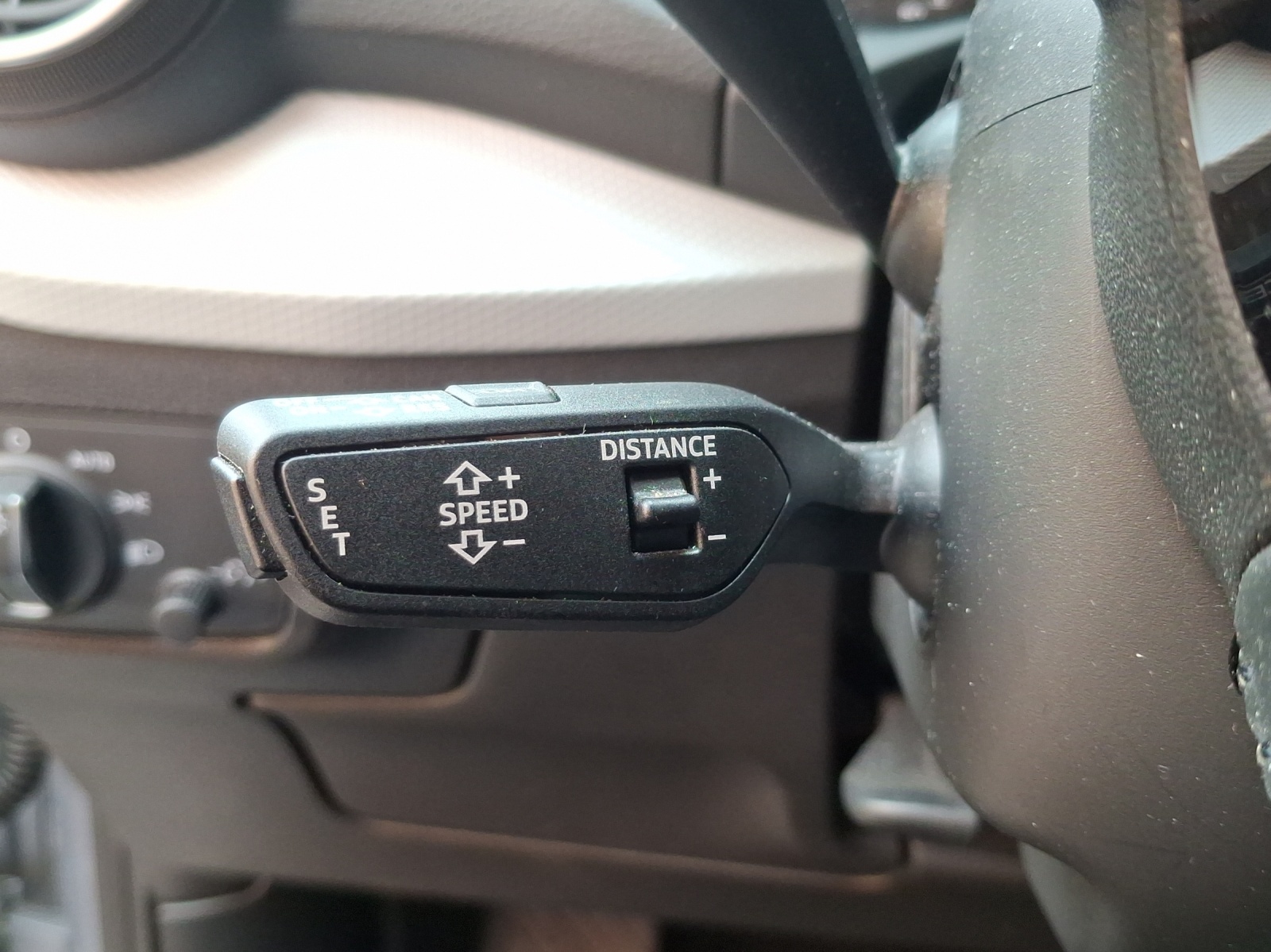 AUDI Q2 35 TFSI Design S-tronic-image-14