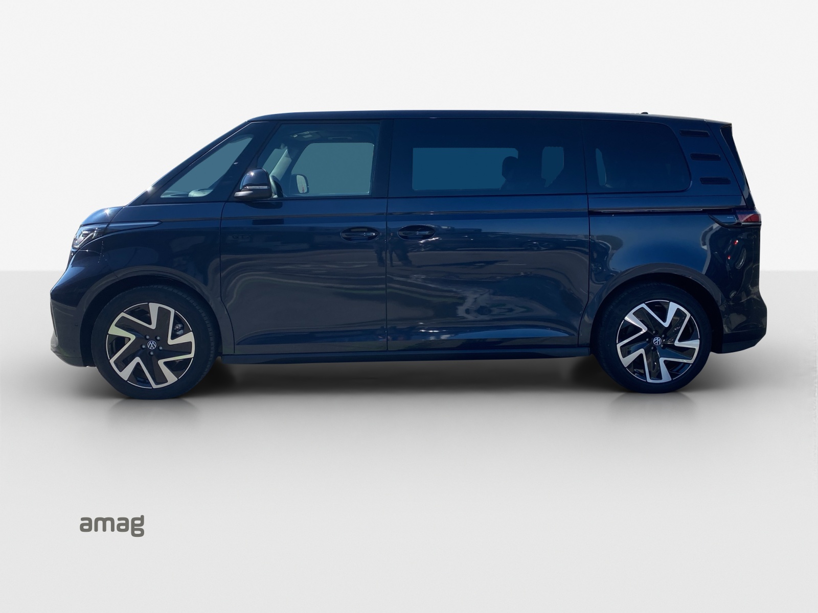 VW ID.Buzz LWB GTX 4 Motion-image-1