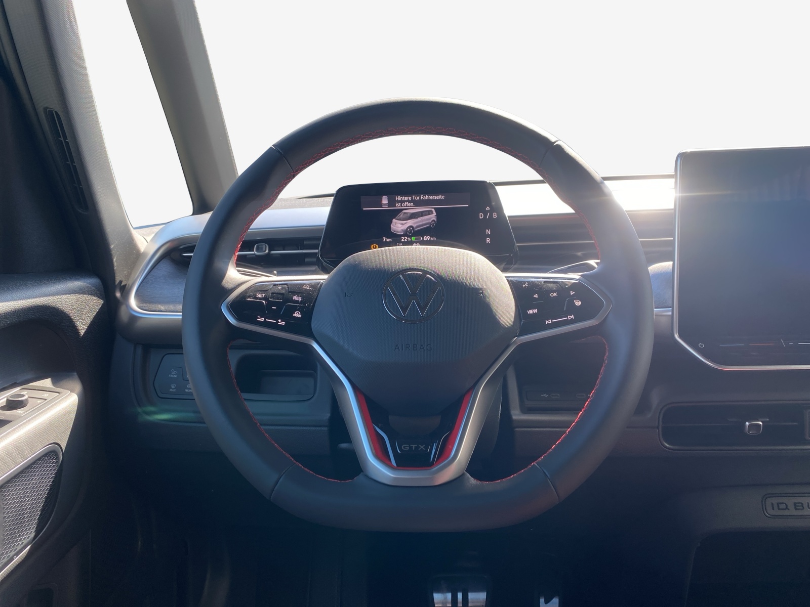 VW ID.Buzz LWB GTX 4 Motion-image-9