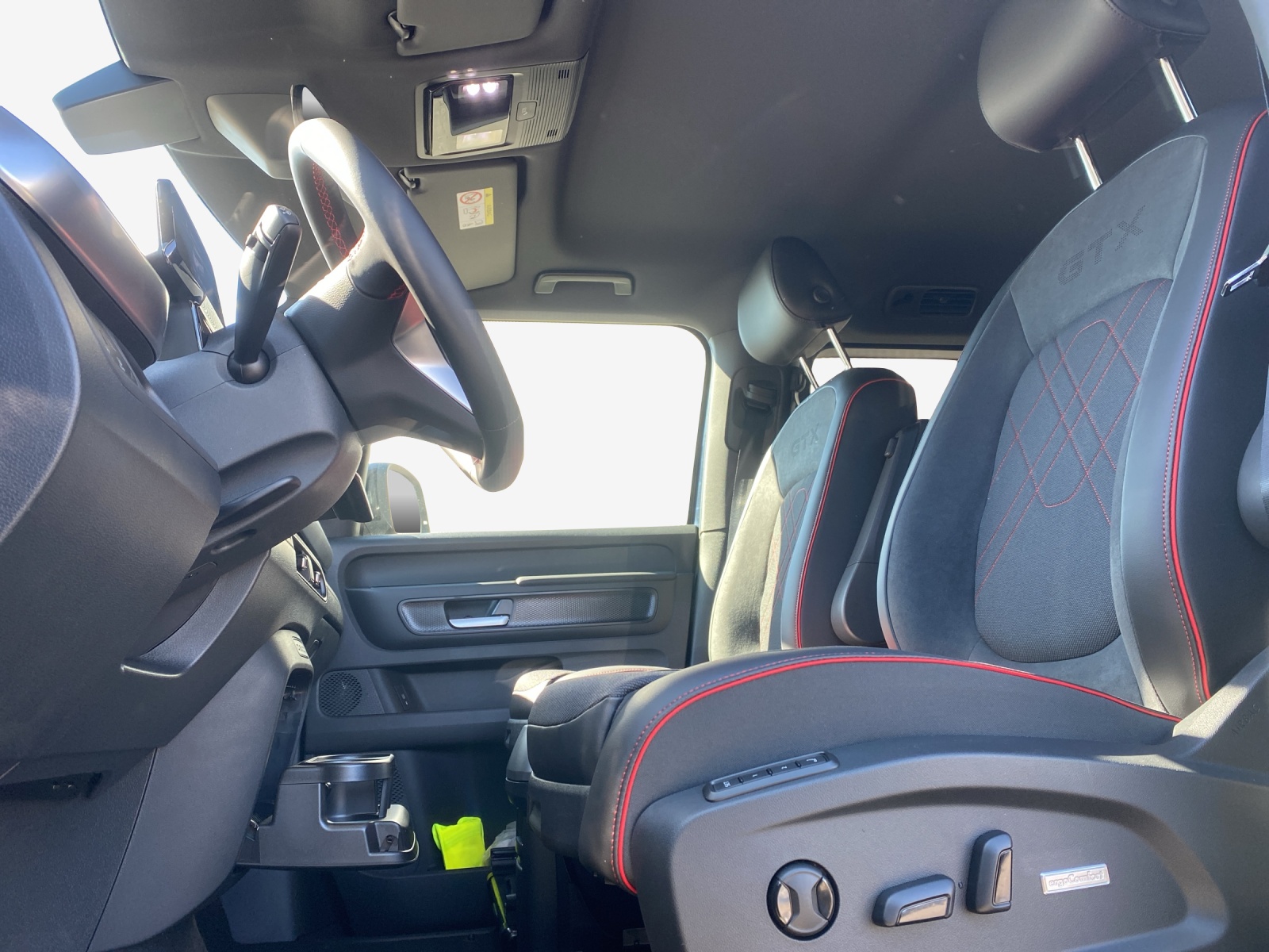VW ID.Buzz LWB GTX 4 Motion-image-7