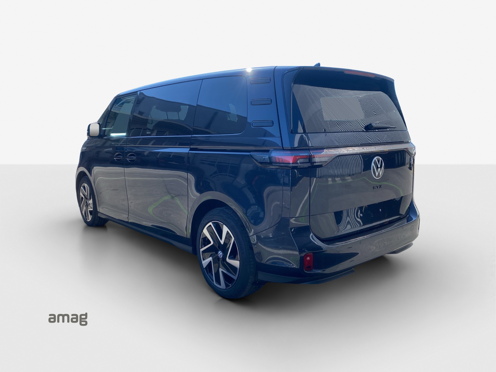 VW ID.Buzz LWB GTX 4 Motion-image-2