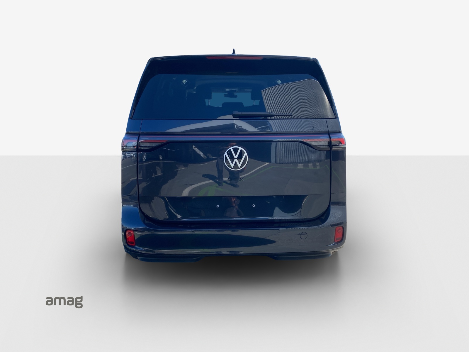 VW ID.Buzz LWB GTX 4 Motion-image-3