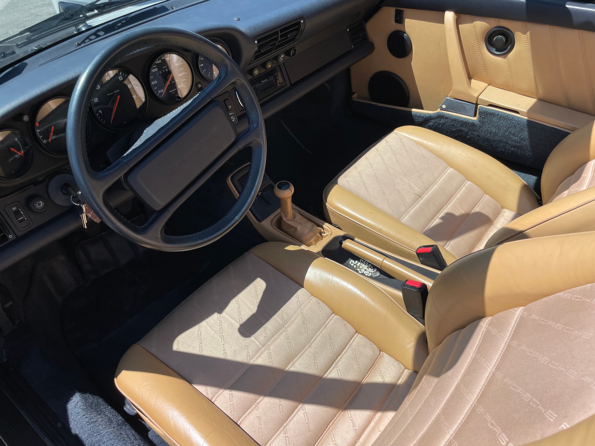 PORSCHE 911 Carrera 2 Cabrio-image-3