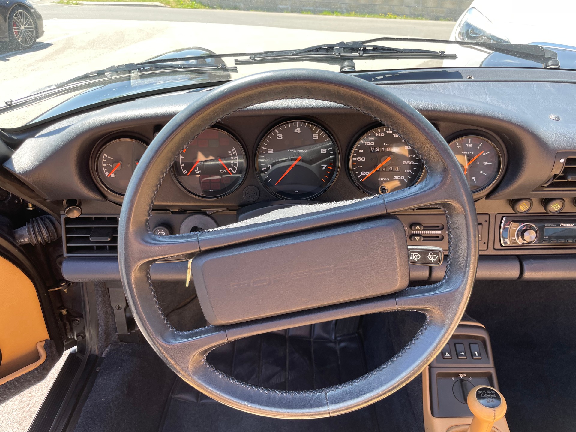 PORSCHE 911 Carrera 2 Cabrio-image-5