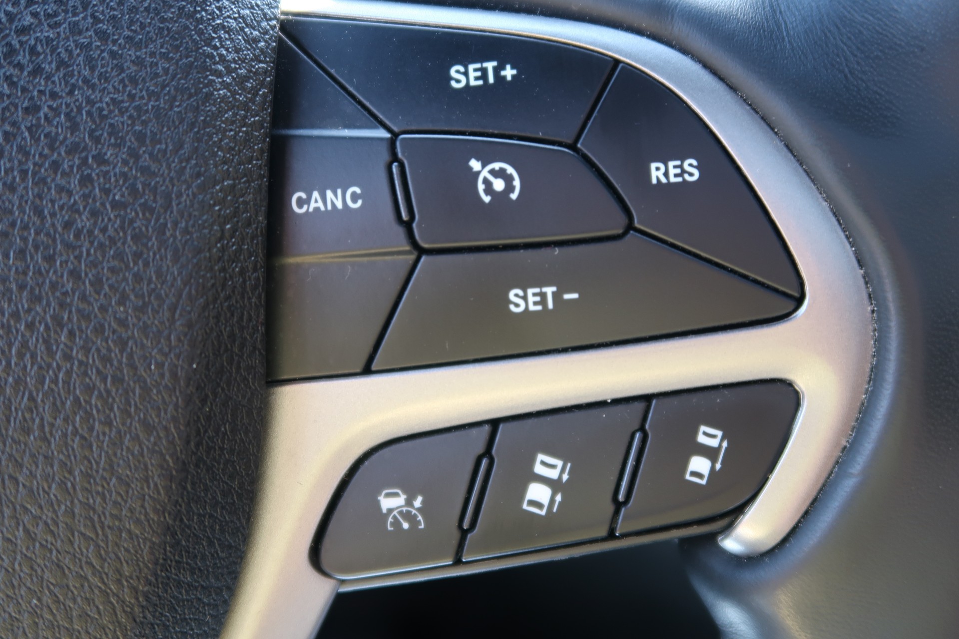 JEEP Grand Cherokee 3.0 CRD S Automatic-image-22