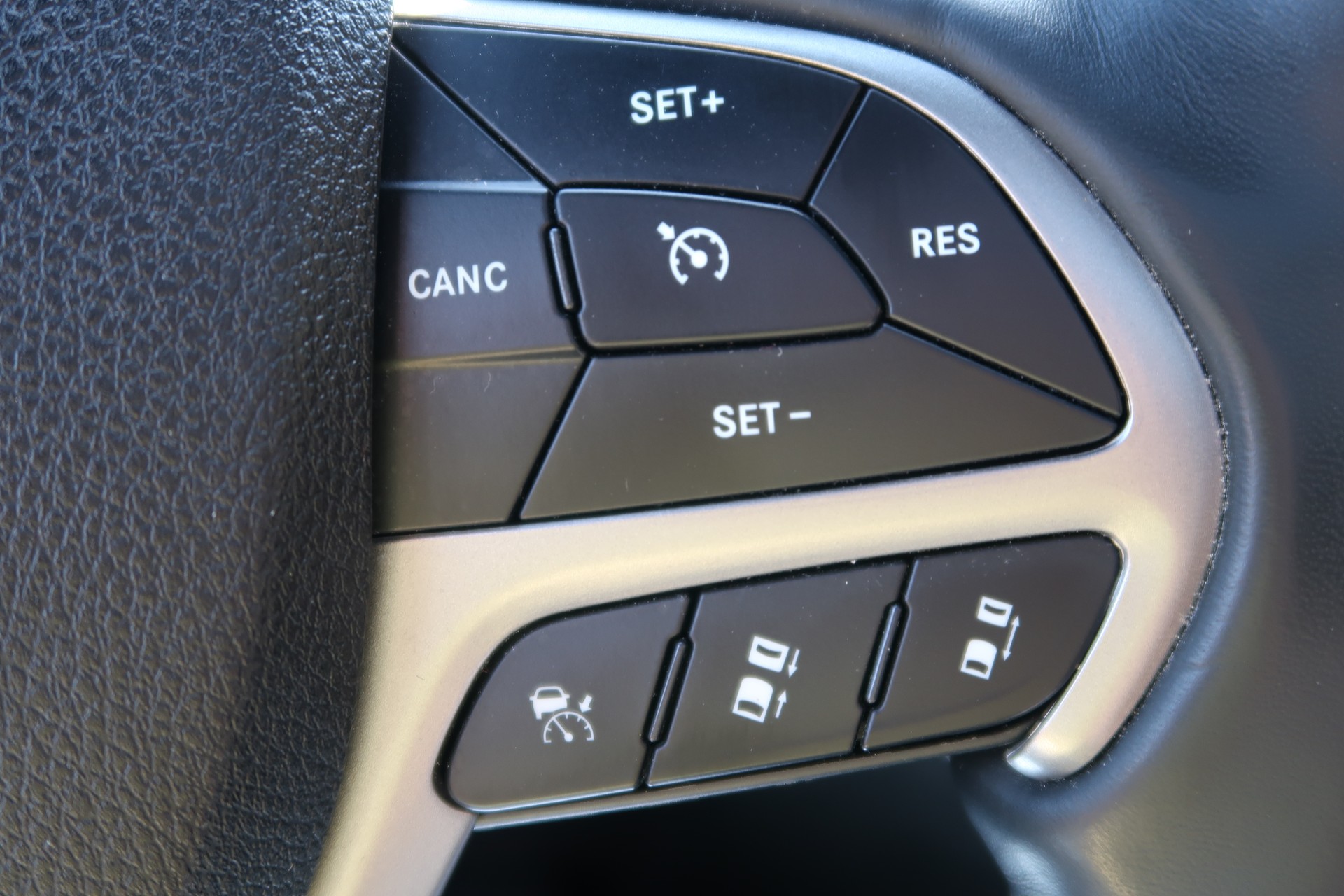 JEEP Grand Cherokee 3.0 CRD S Automatic-image-22