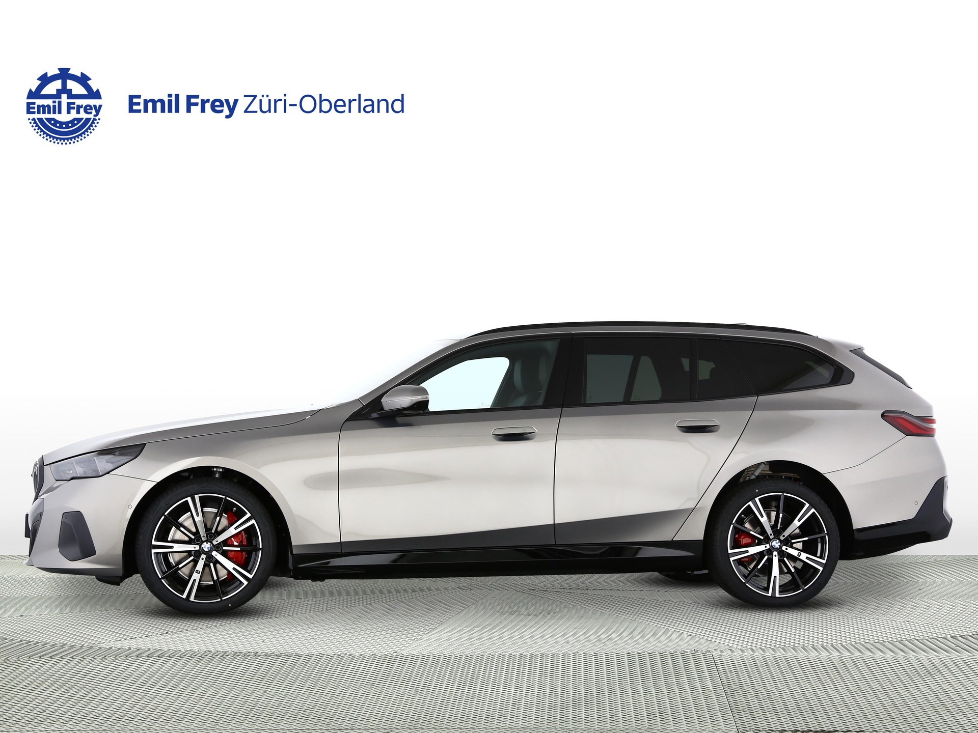 BMW i5 xDrive40 Touring-showroom-element-1