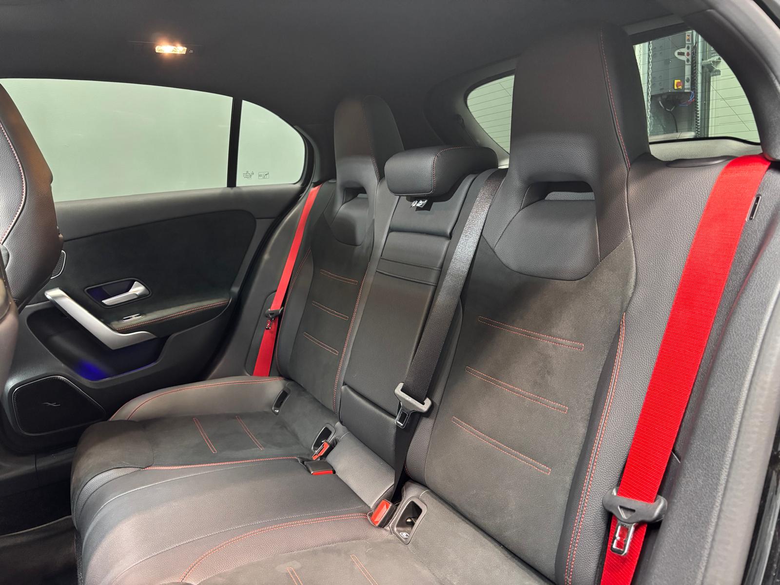 MERCEDES-BENZ A 35 AMG 4Matic Speedshift-image-13