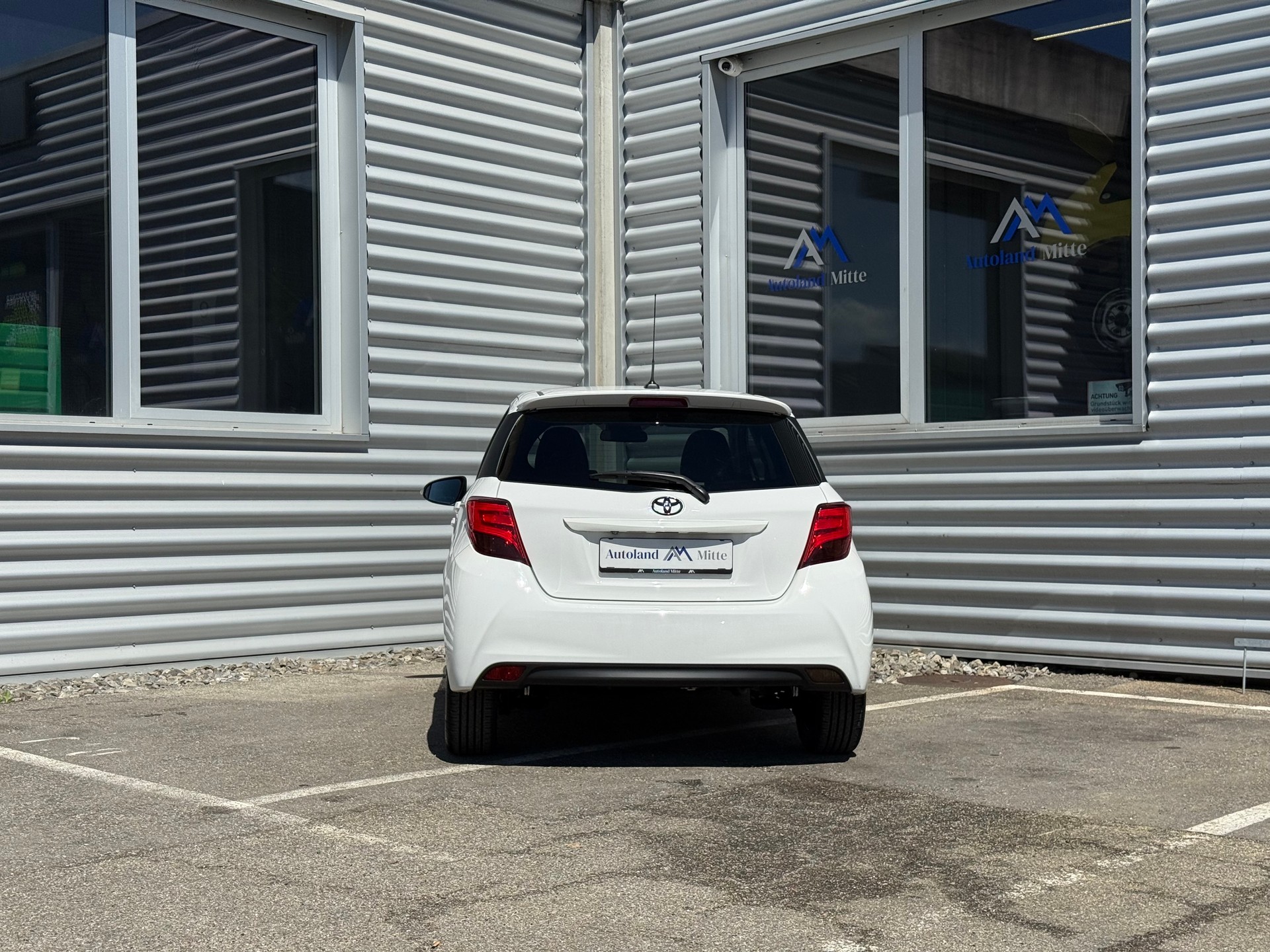 TOYOTA Yaris 1.33 Luna-showroom-element-3