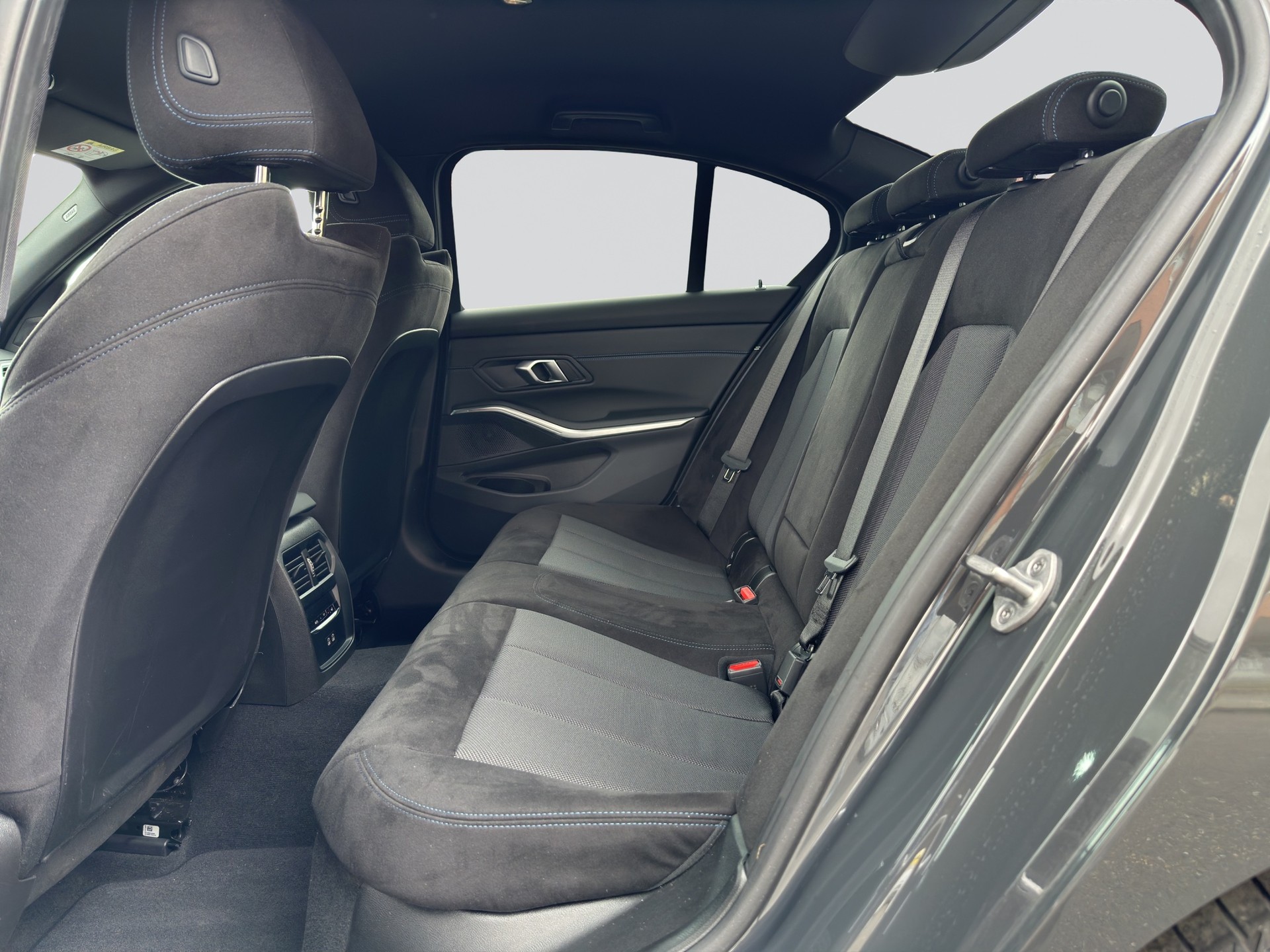 BMW 320d M Sport 48V Steptronic-image-7