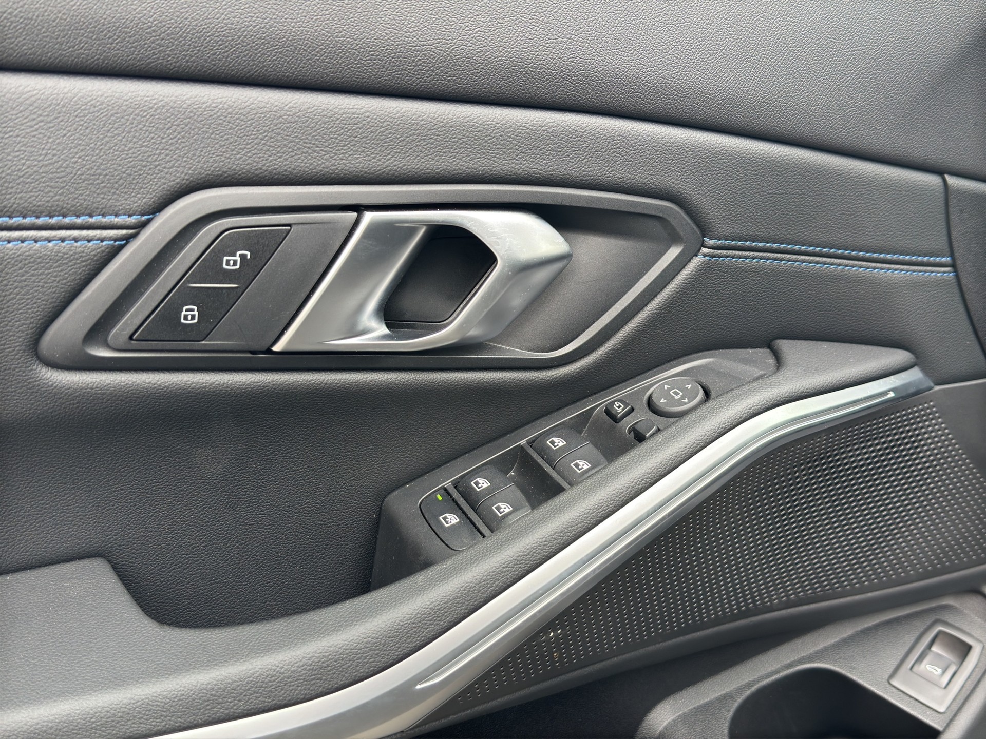 BMW 320d M Sport 48V Steptronic-image-8