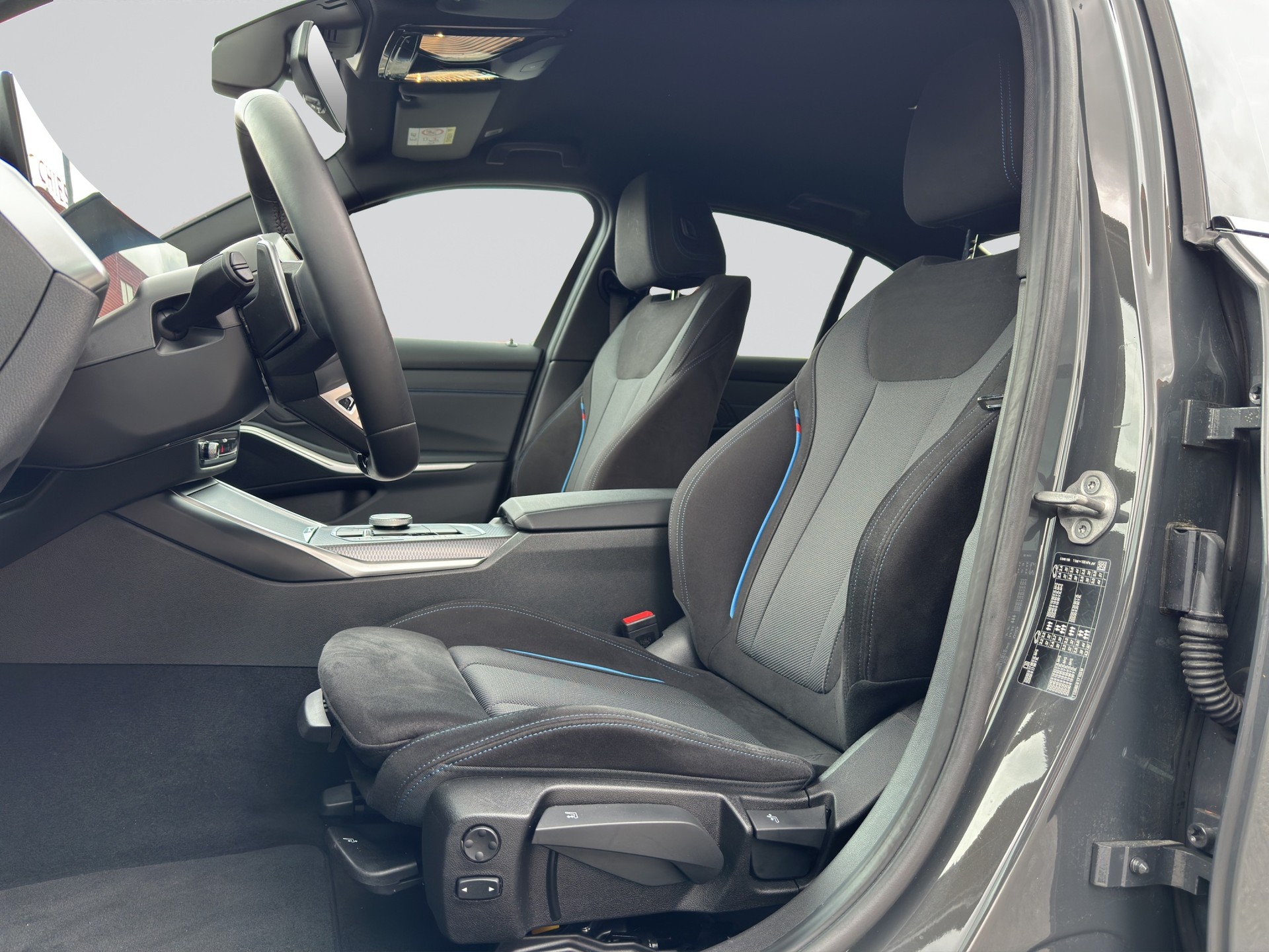 BMW 320d M Sport 48V Steptronic-image-5