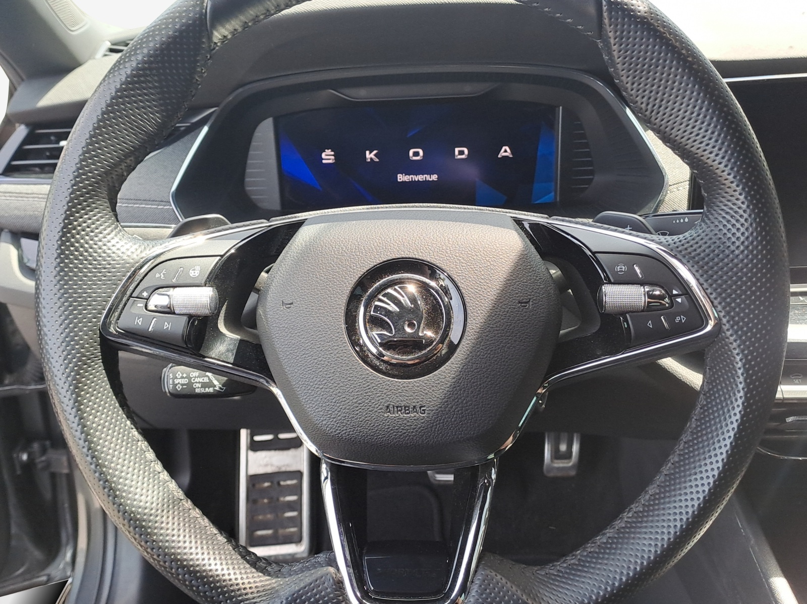 SKODA Octavia Combi 2.0 TSI SportLine DSG 4x4-image-9