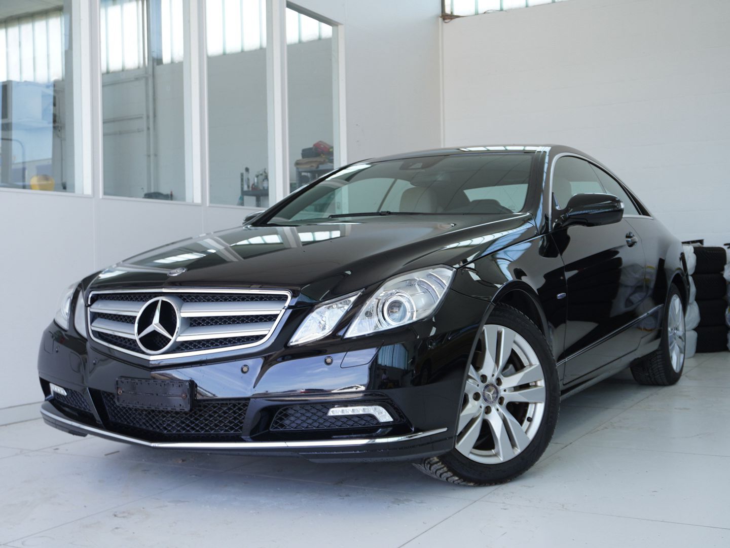 MERCEDES-BENZ E 250 CGI BlueEfficiency Automatic-image-0
