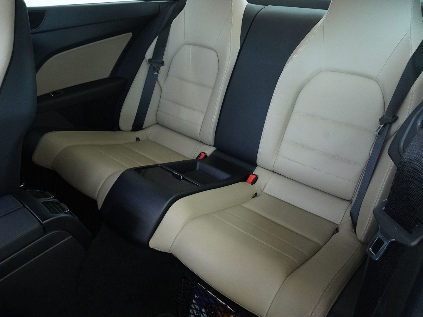 MERCEDES-BENZ E 250 CGI BlueEfficiency Automatic-image-4