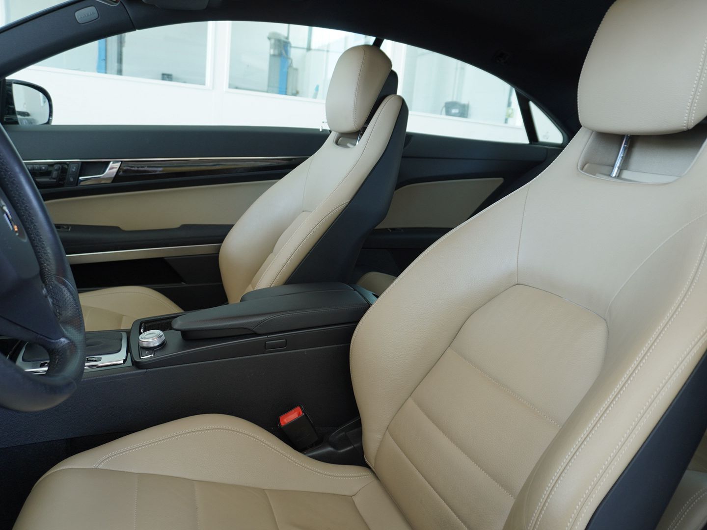 MERCEDES-BENZ E 250 CGI BlueEfficiency Automatic-image-3