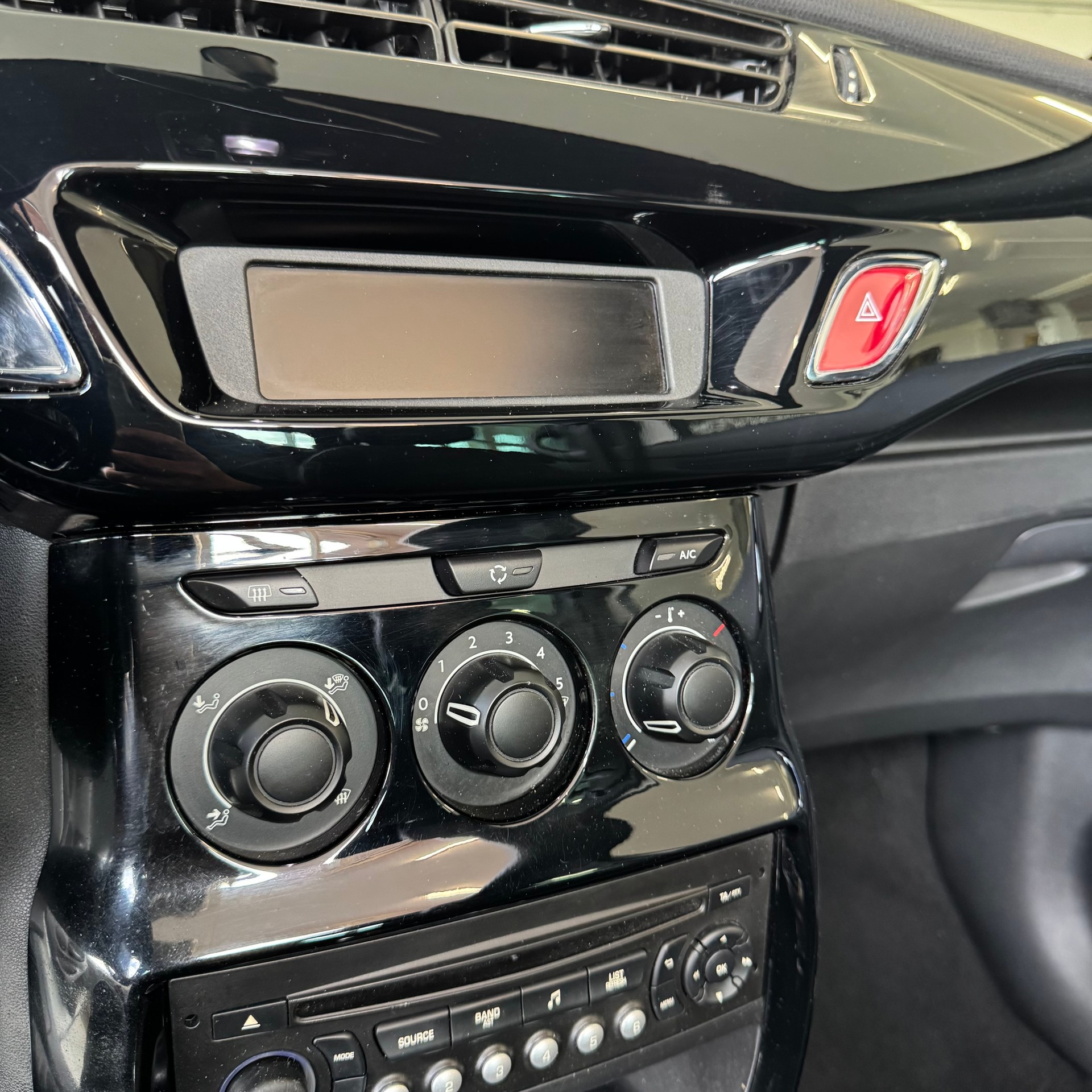 DS AUTOMOBILES DS 3 Cabrio 1.2 PureTech SO Chic-image-15