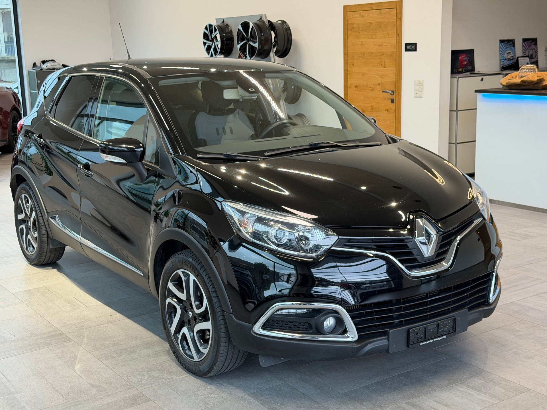 RENAULT Captur 1.2 T 16V Privilège EDC-image-5