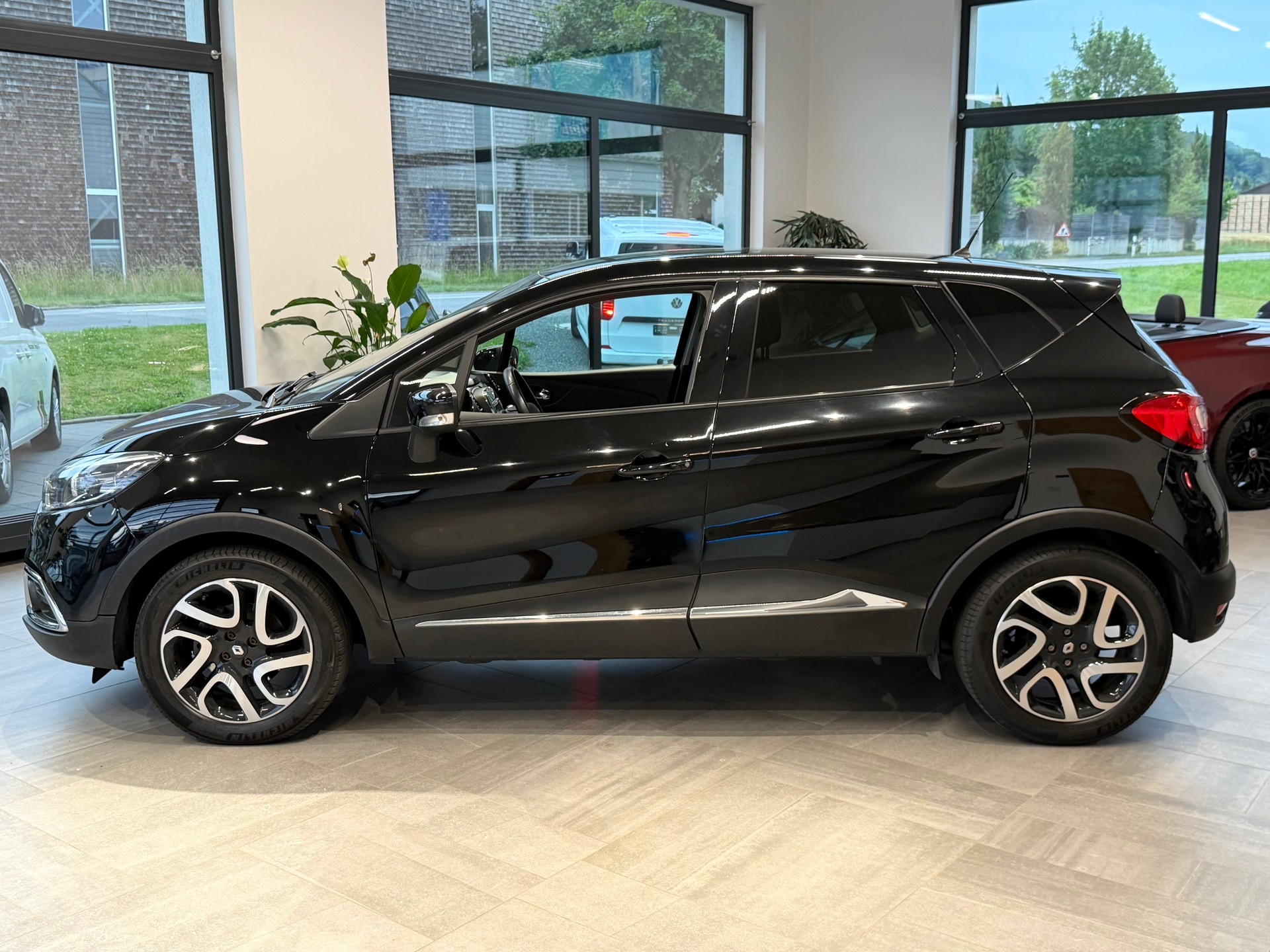RENAULT Captur 1.2 T 16V Privilège EDC-image-10