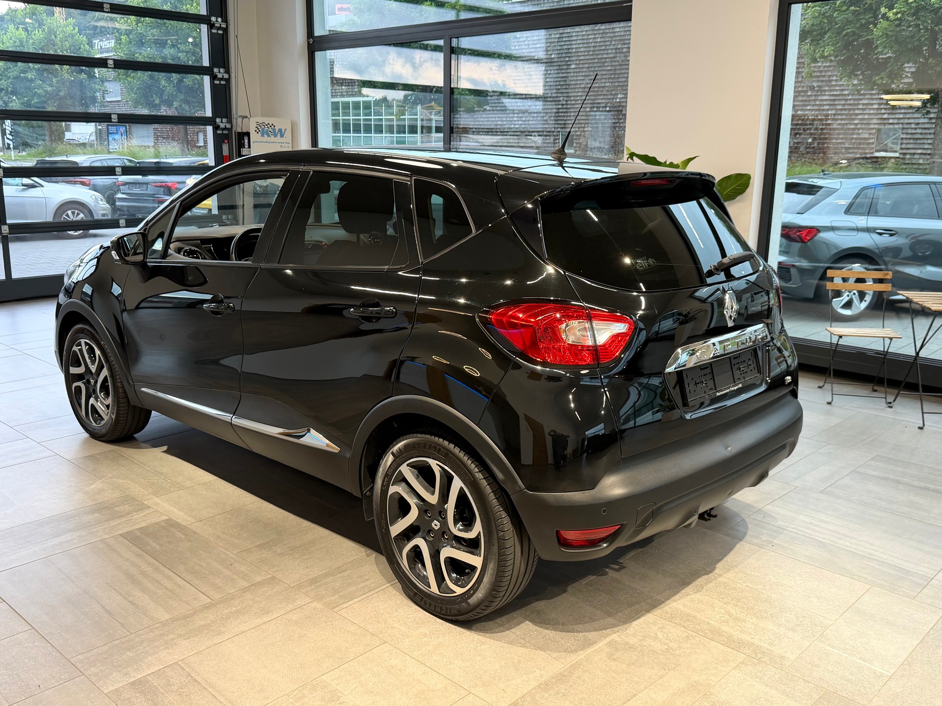 RENAULT Captur 1.2 T 16V Privilège EDC-image-8