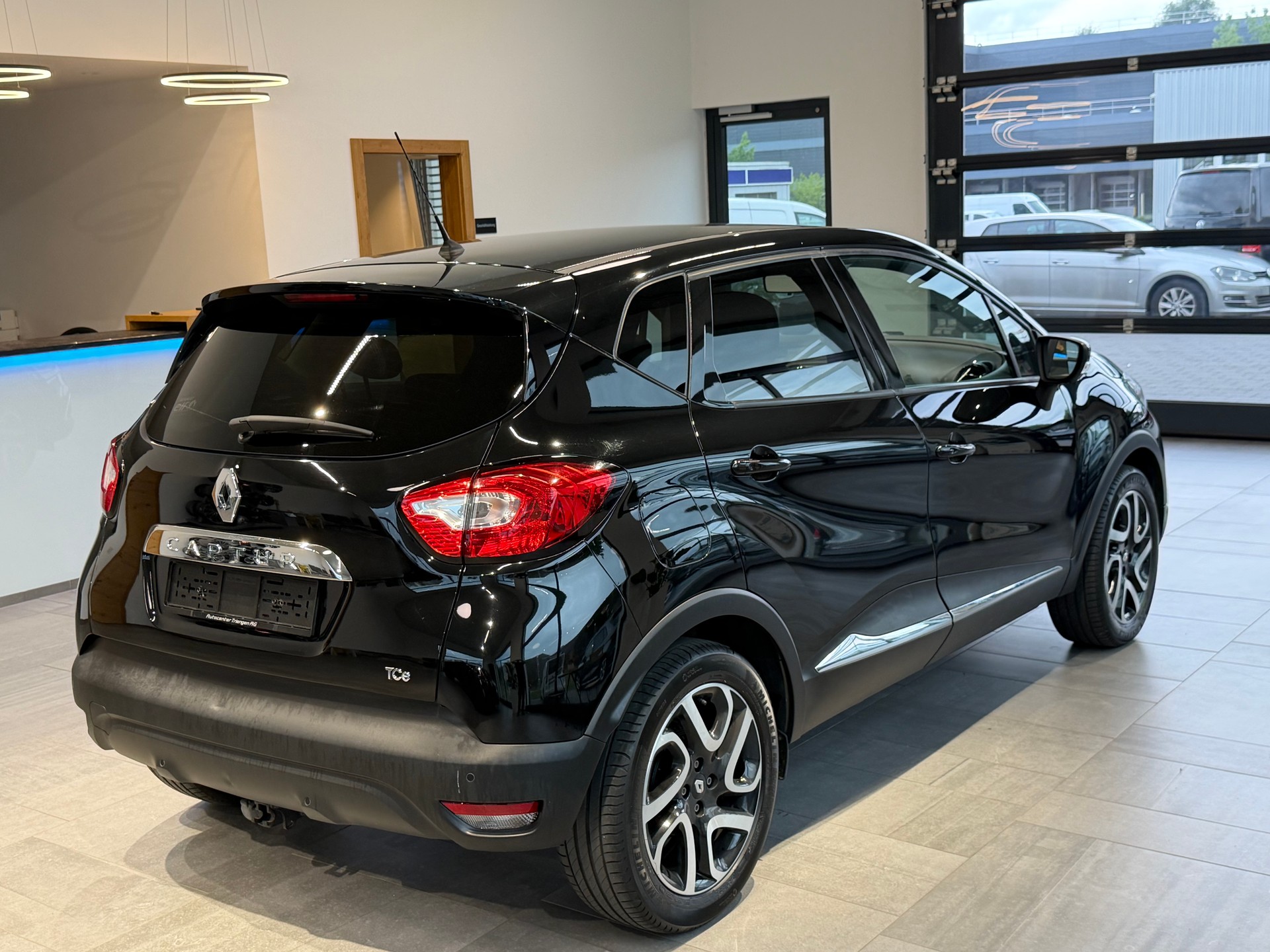 RENAULT Captur 1.2 T 16V Privilège EDC-image-7