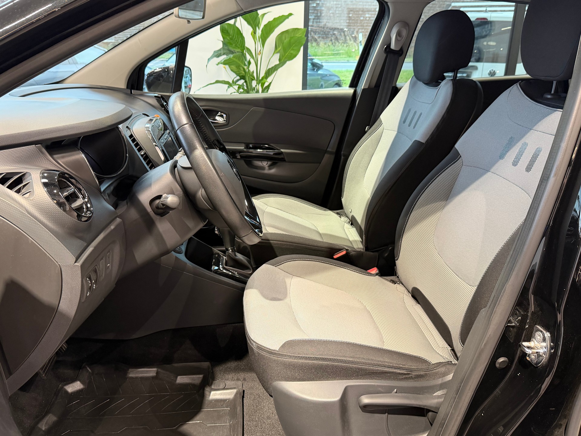 RENAULT Captur 1.2 T 16V Privilège EDC-image-13
