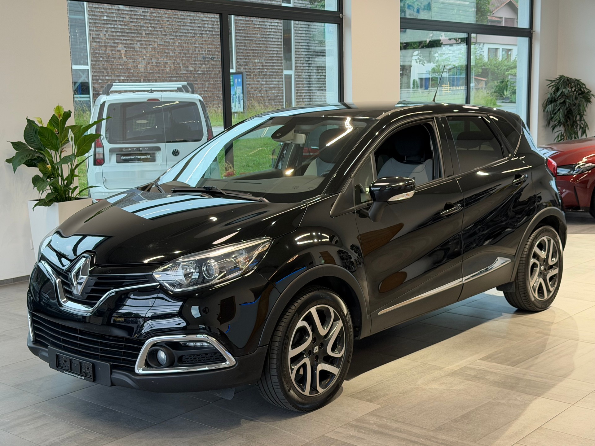 RENAULT Captur 1.2 T 16V Privilège EDC-image-4