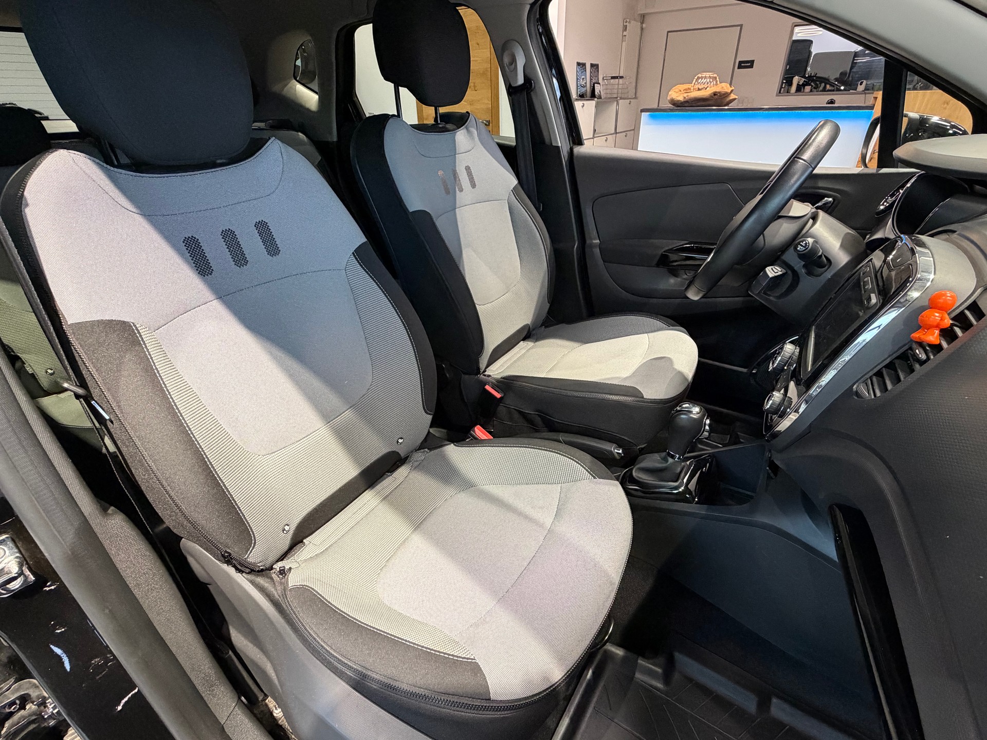 RENAULT Captur 1.2 T 16V Privilège EDC-image-14
