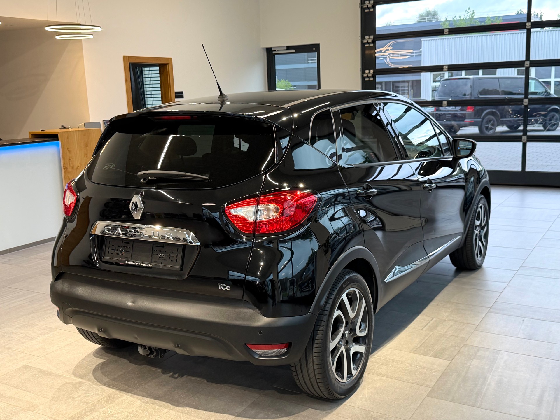 RENAULT Captur 1.2 T 16V Privilège EDC-image-9